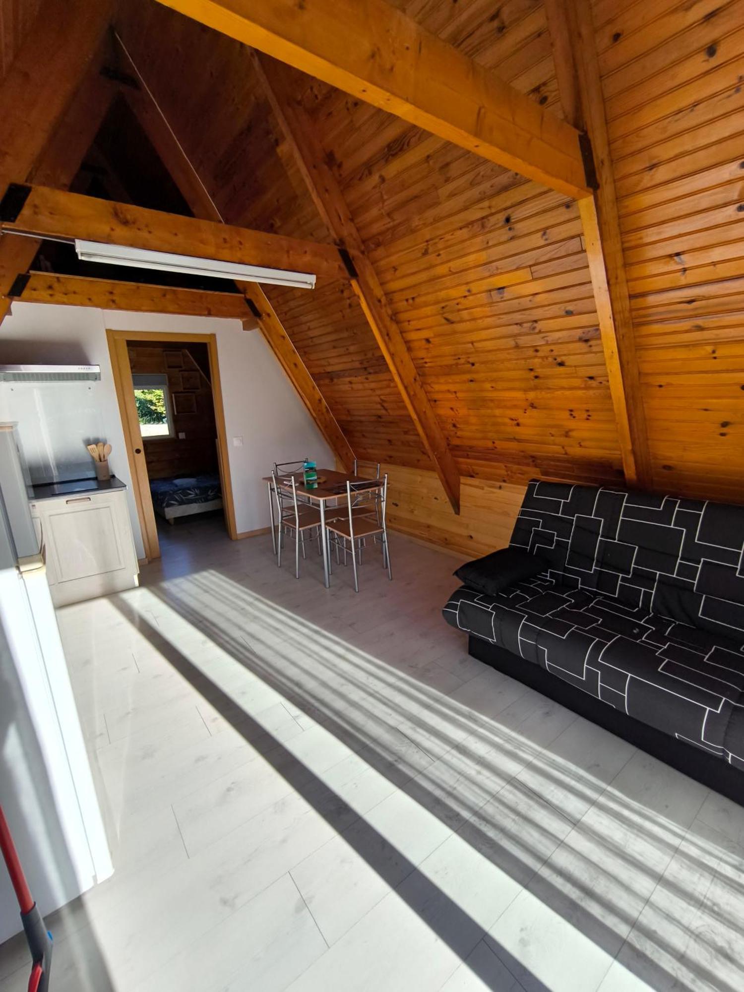 Petit Chalet Avec Terrasse Oust Zimmer foto